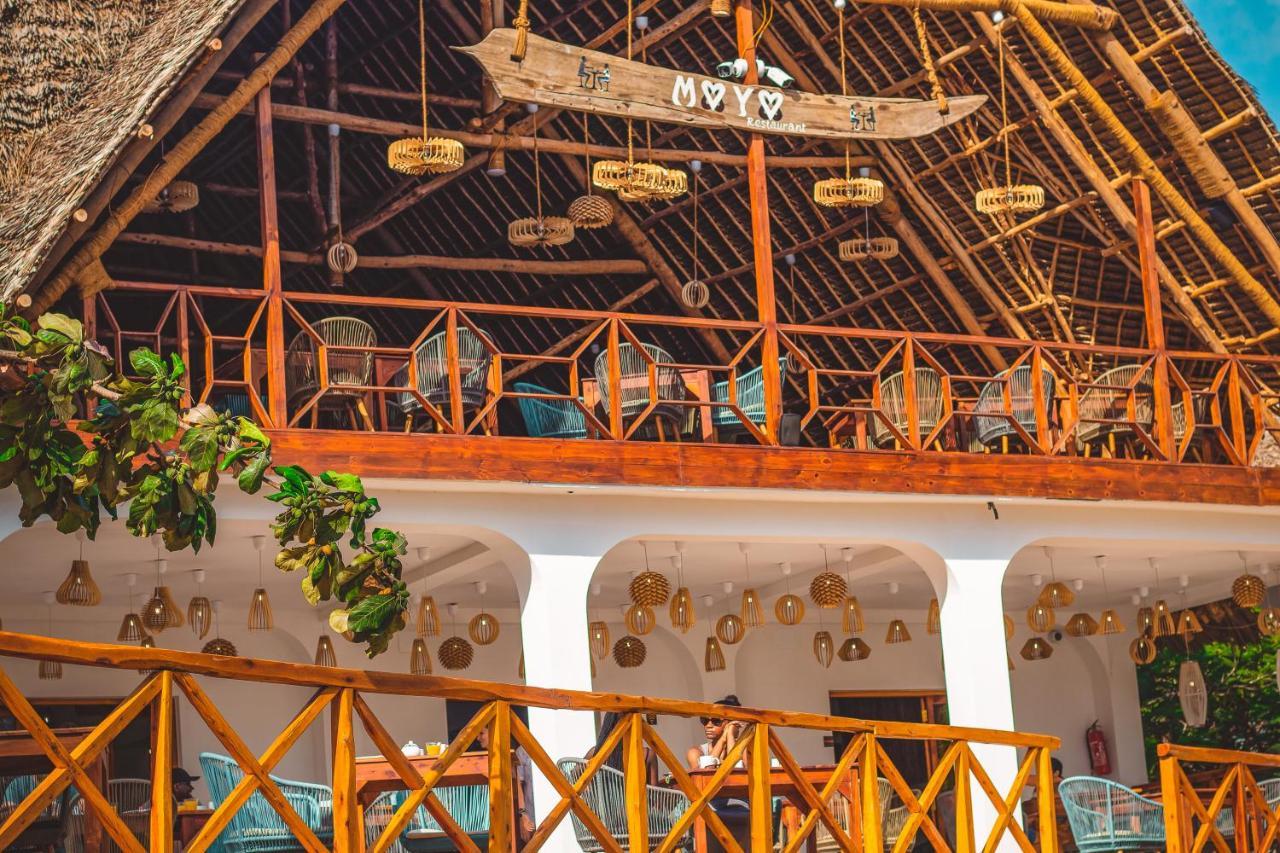 Zanzibella Hotel & Spa 키웬그와 외부 사진 The interior of the restaurant