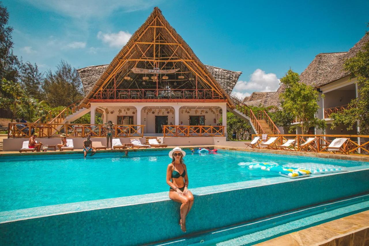 Zanzibella Hotel & Spa 키웬그와 외부 사진 The swimming pool at the resort