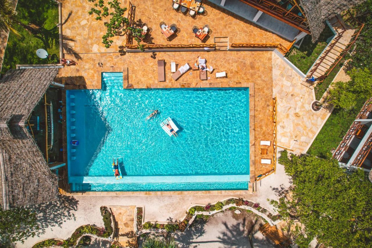 Zanzibella Hotel & Spa 키웬그와 외부 사진 Aerial view of the swimming pool at the Hotel