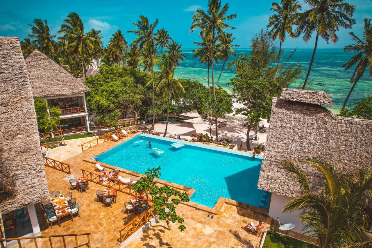 Zanzibella Hotel & Spa 키웬그와 외부 사진 The swimming pool at the resort