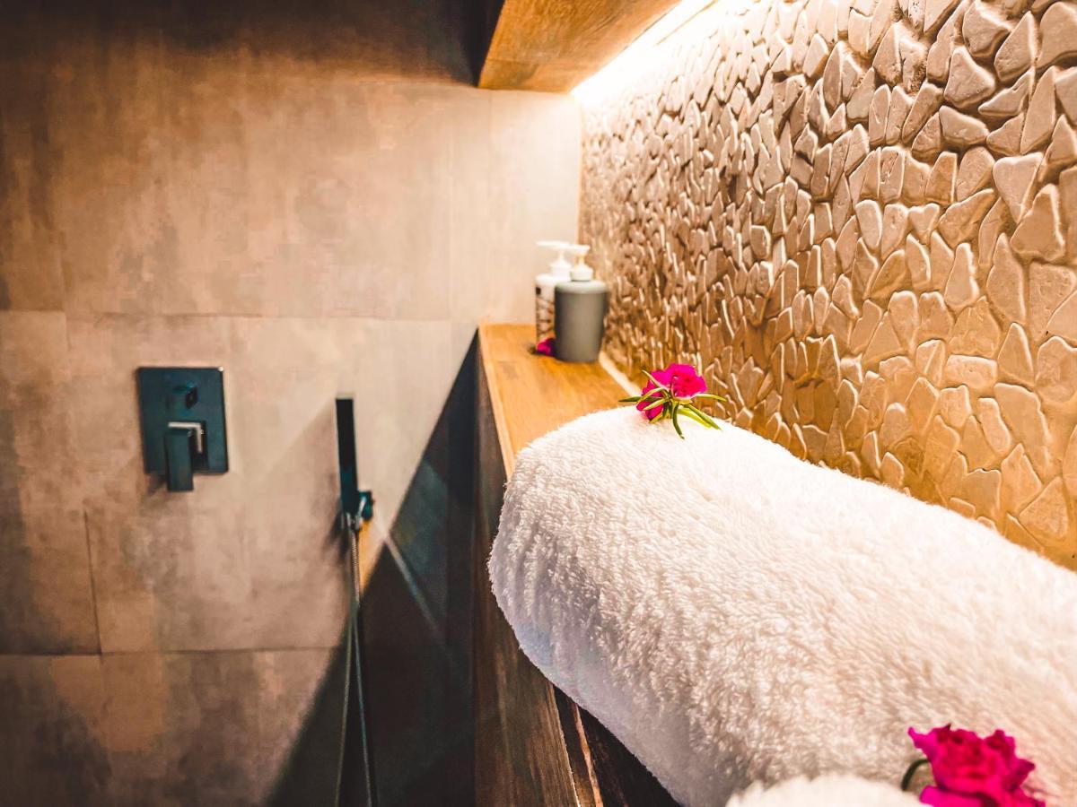 Zanzibella Hotel & Spa 키웬그와 외부 사진 Bathroom