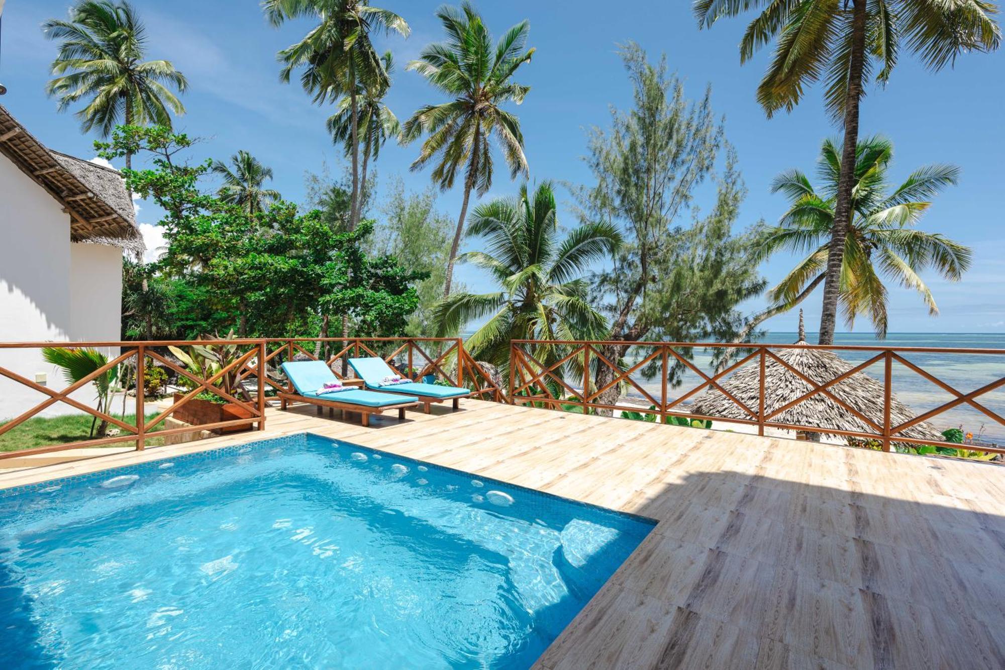 Zanzibella Hotel & Spa 키웬그와 외부 사진 The swimming pool at the hotel