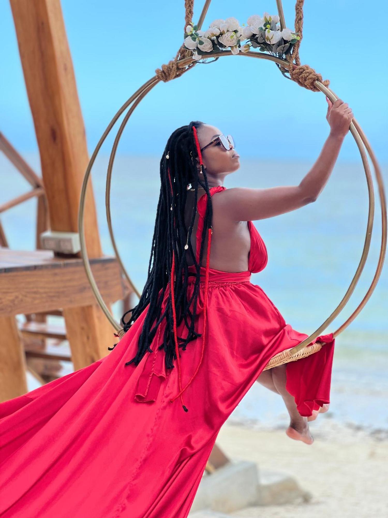 Zanzibella Hotel & Spa 키웬그와 외부 사진 A woman with locs